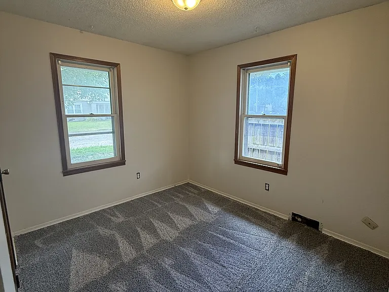 3150 W Mentor Ave — Photo 8