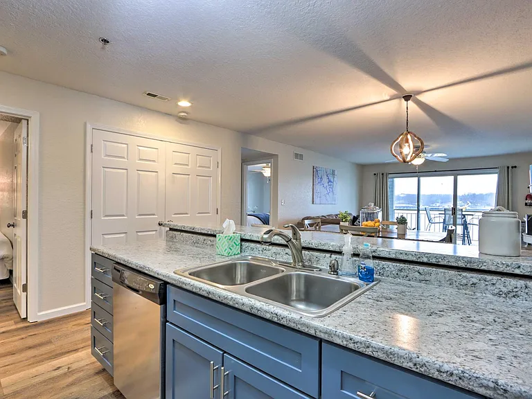 4897 Bridgepointe Dr #211 — Photo 8