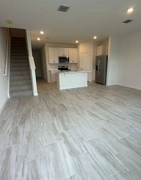 613 Salisbury Cir — Photo 5