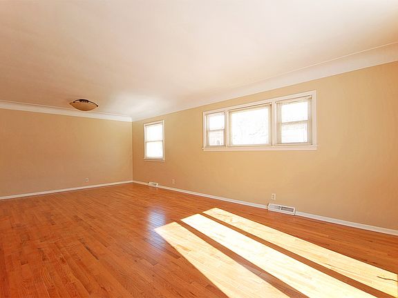 5th image of 3921 Meadowbrook Blvd