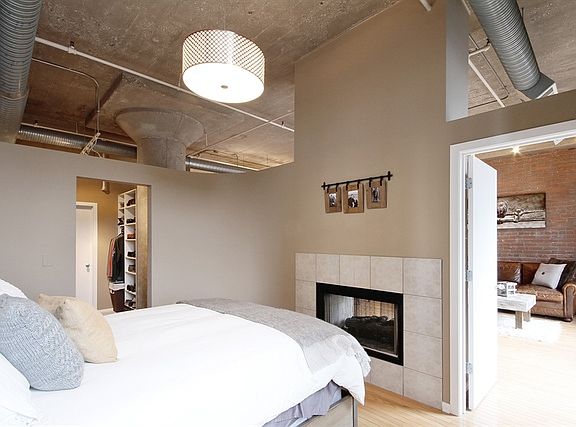 5th image of 360 W Illinois St APT 4G