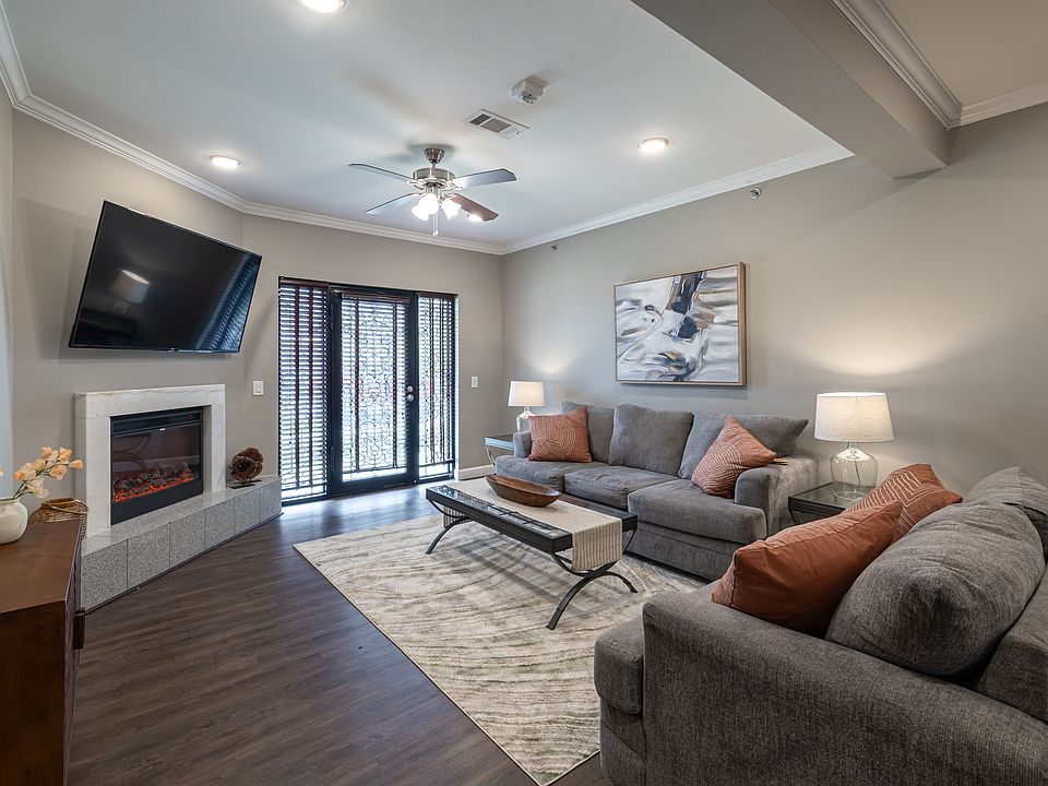 1st image of 300 Bruce St