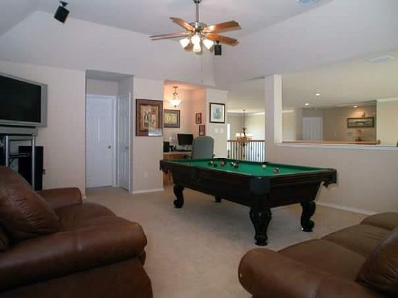 2nd image of 1065 Shadybrook Ln