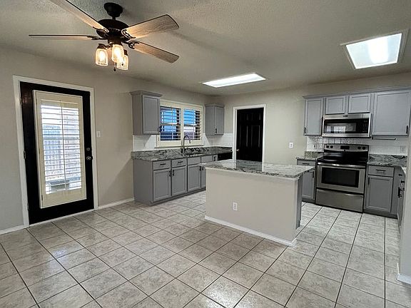 4th image of 5425 Veranda Ct