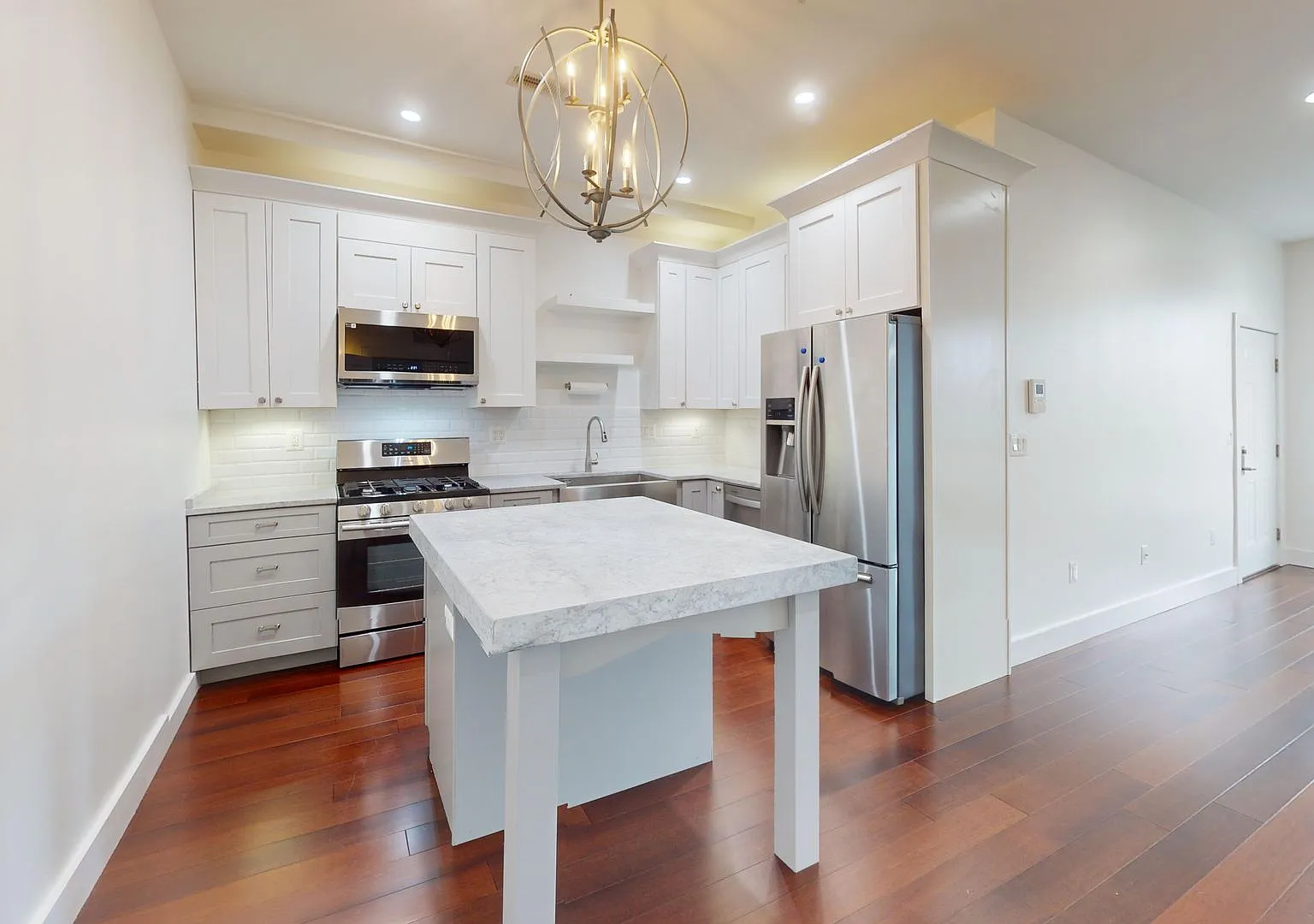 Amazing Two-Bedroom Columbia Heights W/Vaulted Ceilings, Washer/Dryer In Unit — Photo 2