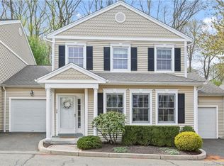 30 Hawthorne Ridge Cir UNIT 30, Trumbull, CT 06611