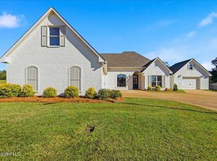 227 Clubview Cir, Pearl, MS 39208