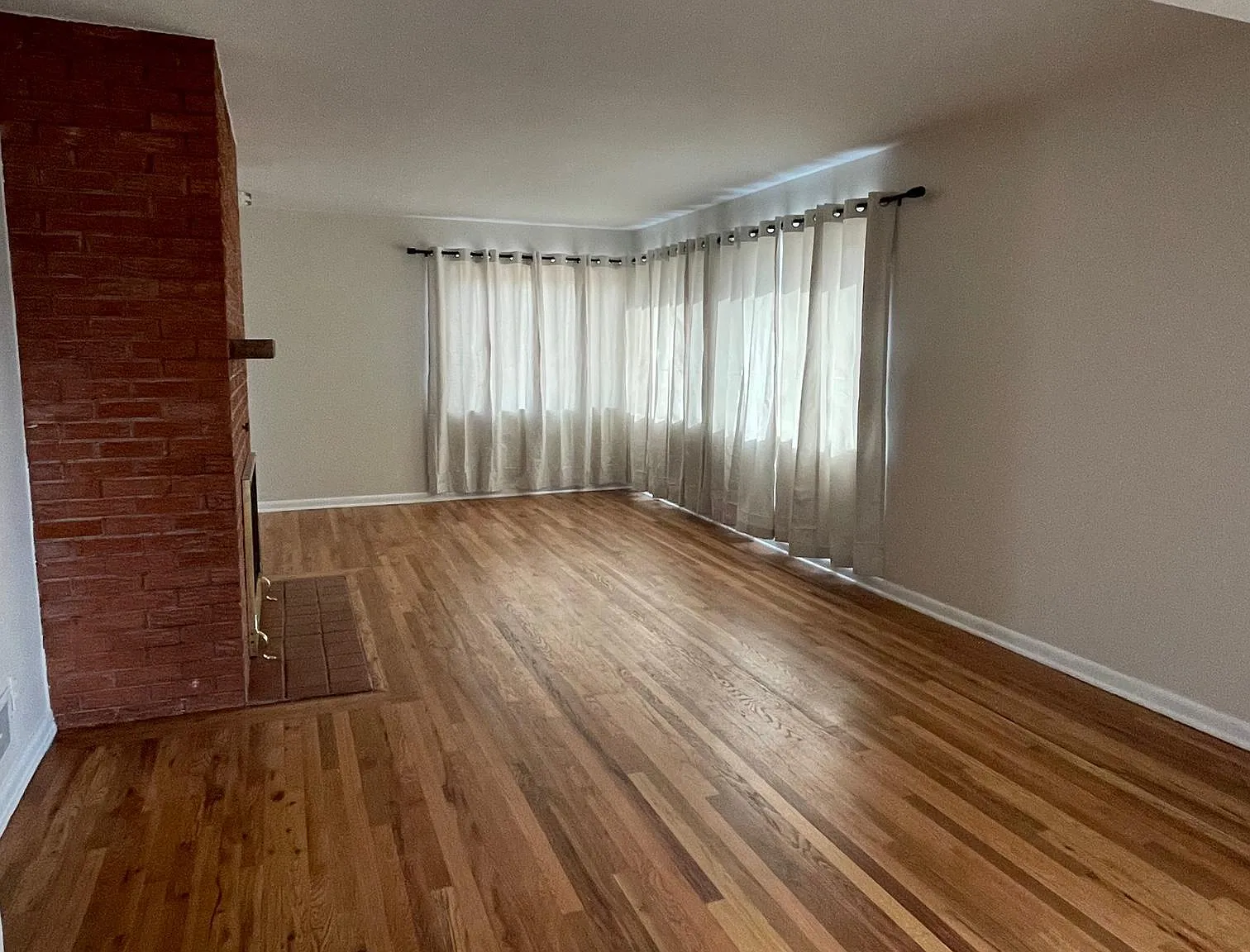 4 bed, 2525 sqft, $2,100 — Photo 4