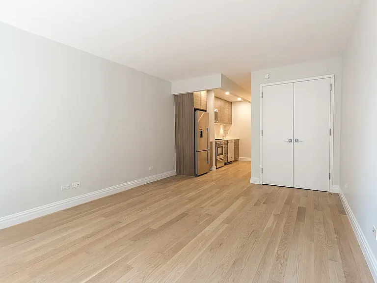 235 W 48th St #9E — Photo 2