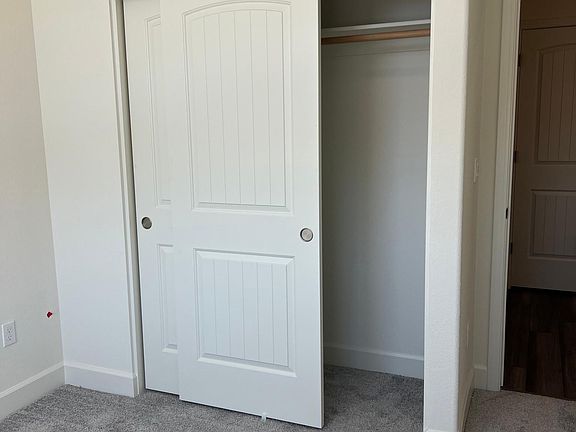 4th image of 581 Knightsbridge Ct