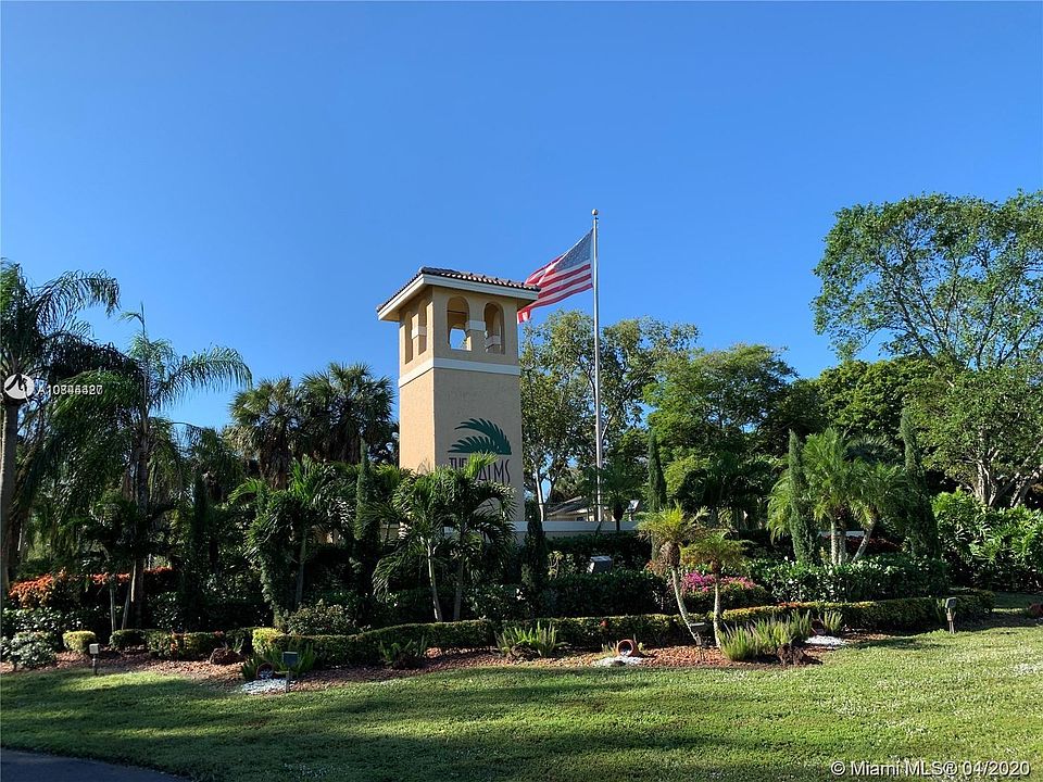 1st image of 250 Palm Cir W APT 201
