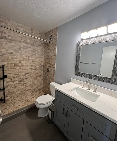 2740 N Pine Grove Ave #9 — Photo 15