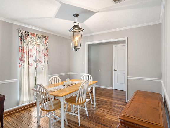 3rd image of 2856 Pepperdine Drive