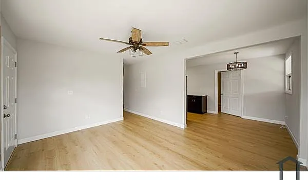 3 bed, 1200 sqft, $1,450 — Photo 2