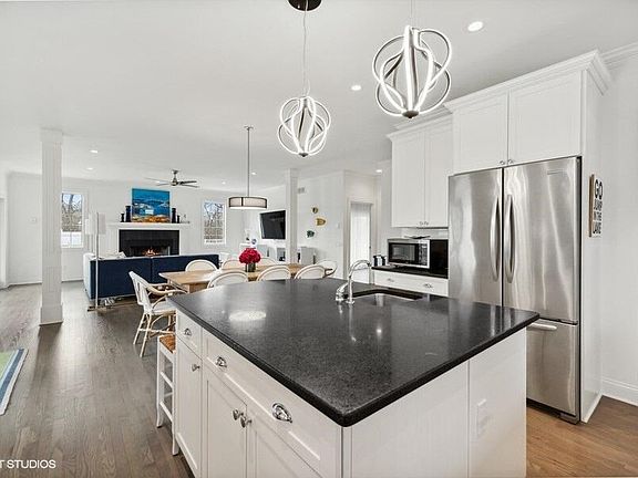 4th image of 18763 Leonard Ct