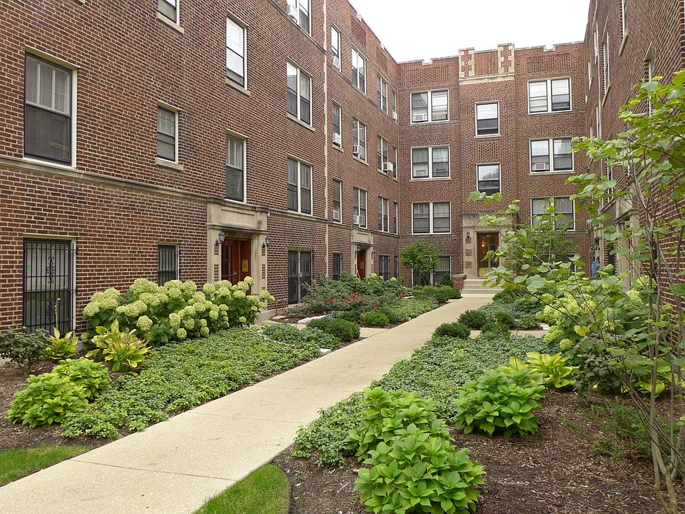 3413-21 N. Marshfield Building