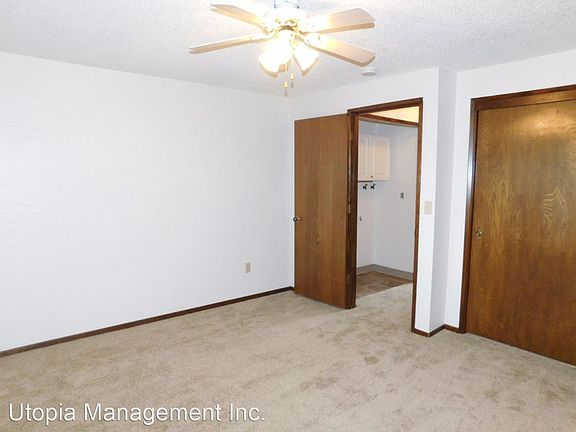 4th image of 219 SE Sweetbriar Ln