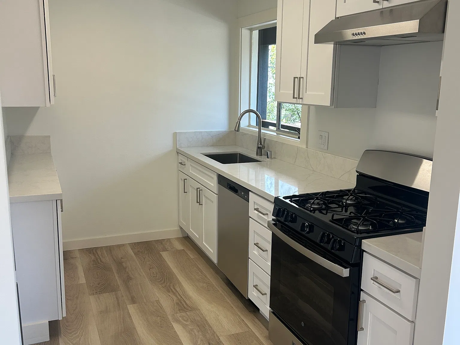 2 bed, 775 sqft, $2,850 — Photo 2