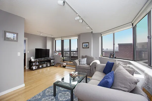 Rented by Bank Neary | media 1