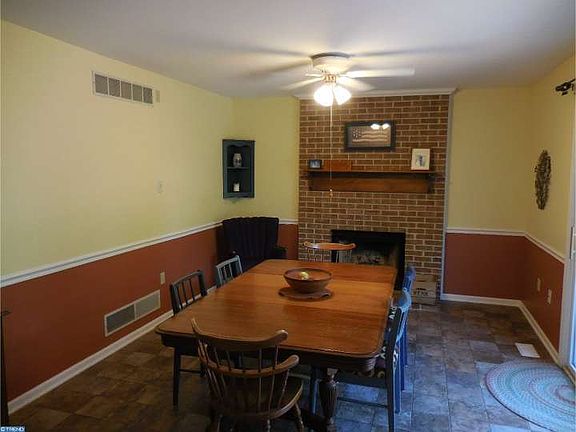 4th image of 12 Green Meadow Ct