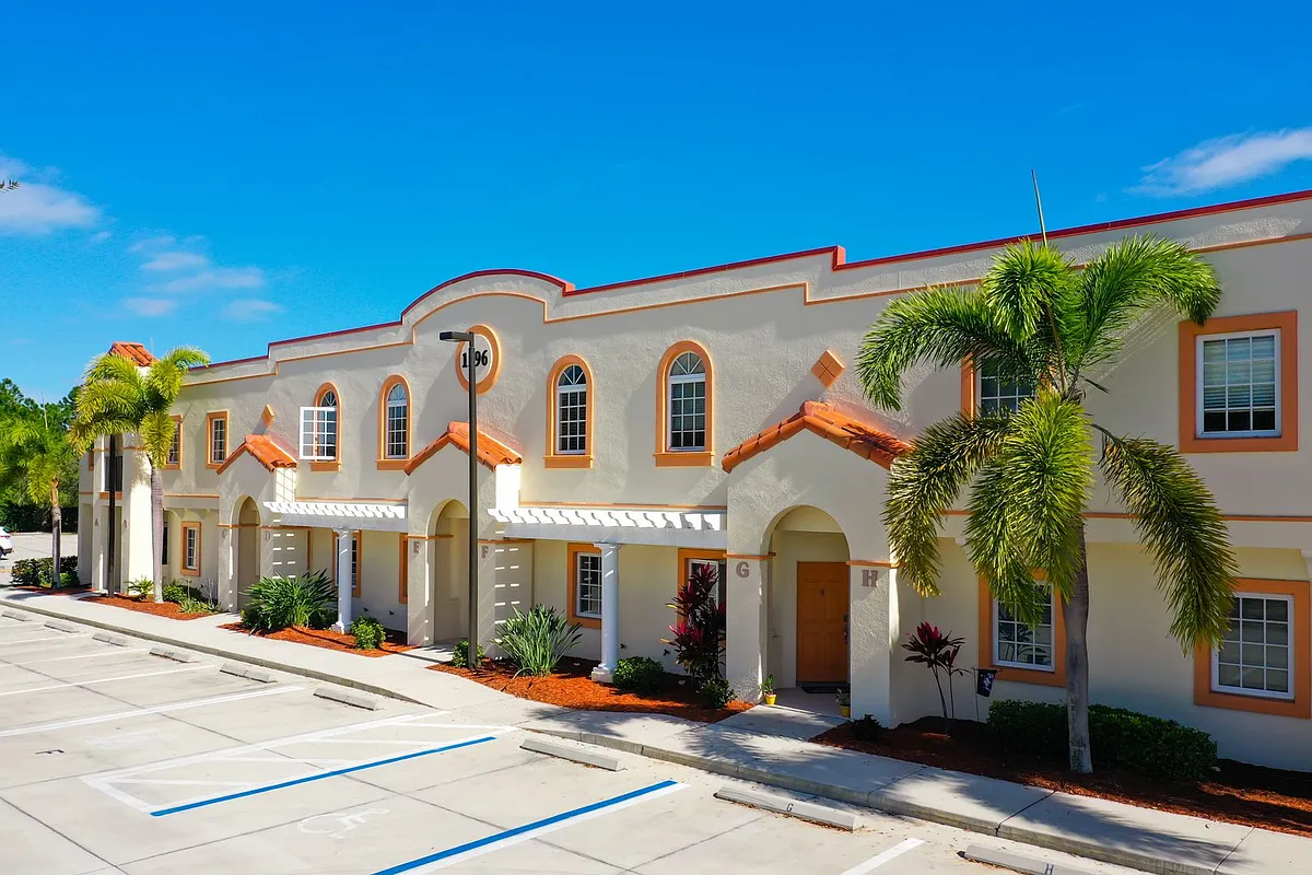 Building Photo - 1196 Rio De Janeiro Ave #206F