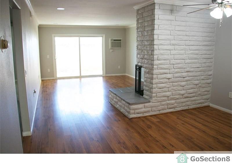 1st image of 810 E Washington Ave APT D