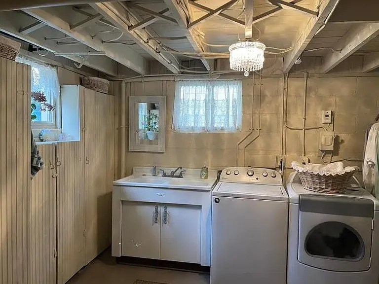 426 Howard Ave — Photo 11