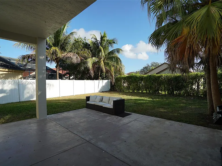 658 Stanton Dr — Photo 10