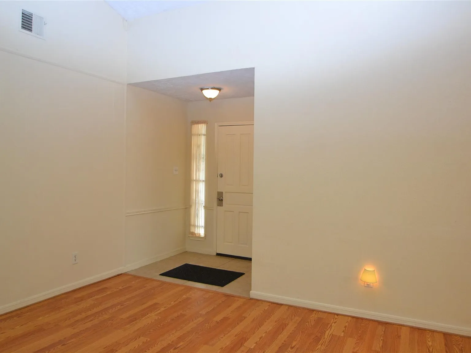 3 bed, 2.0 bath, 1644 sqft, $1,900 — Photo 4