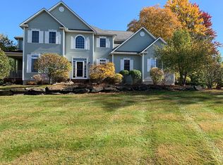 921 Ledgewood Dr, Williston, VT 05495
