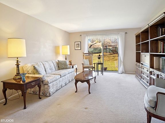 4th image of 210 Aspen Dr