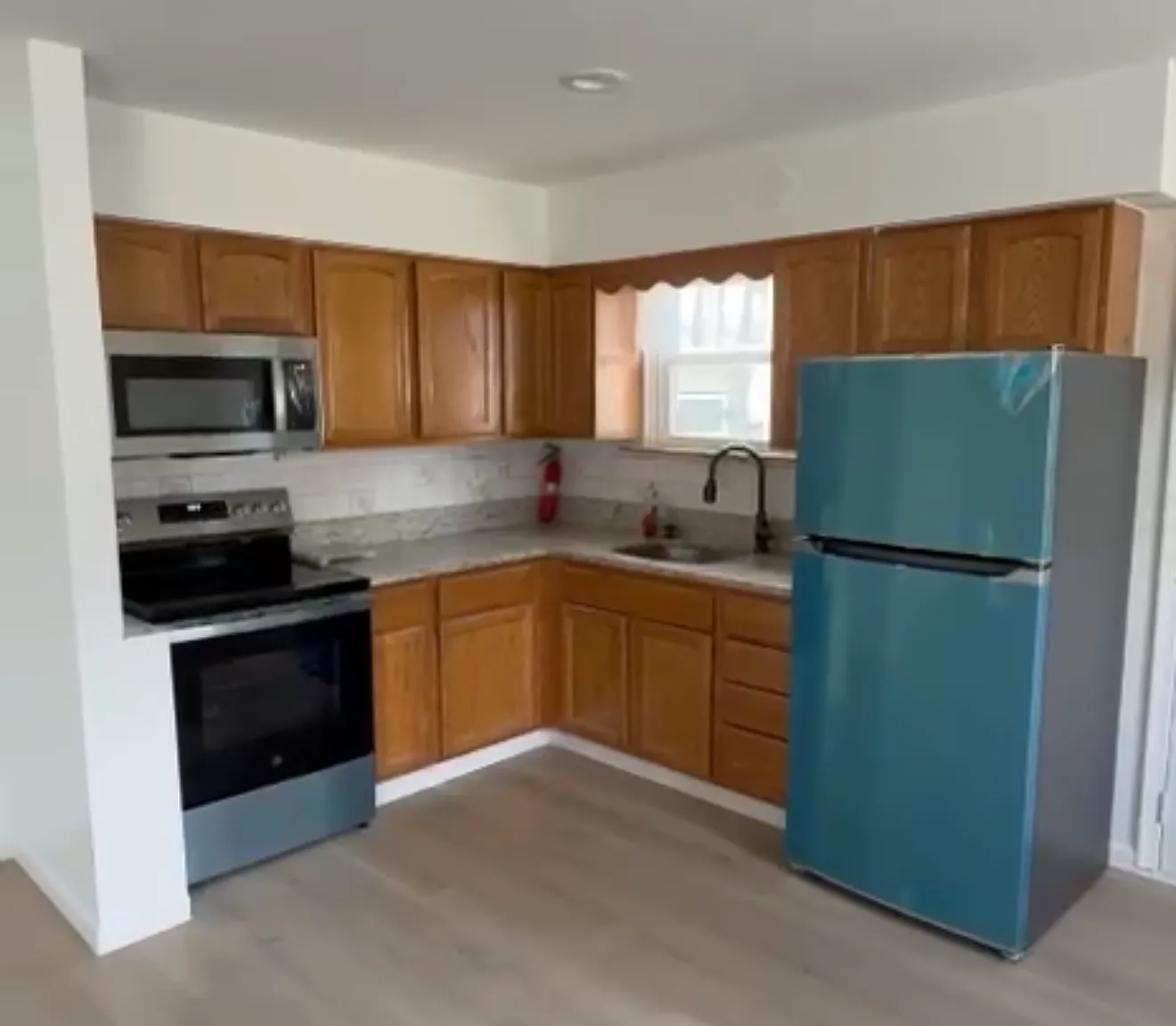 3 bed, 960 sqft, $2,750 — Photo 1