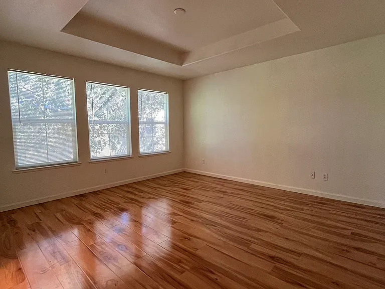 4550 Parkvale Ct — Photo 18