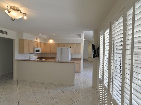 Familyroom & Kitchen