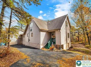 2208 Mohegan Ct, Long Pond, PA 18334