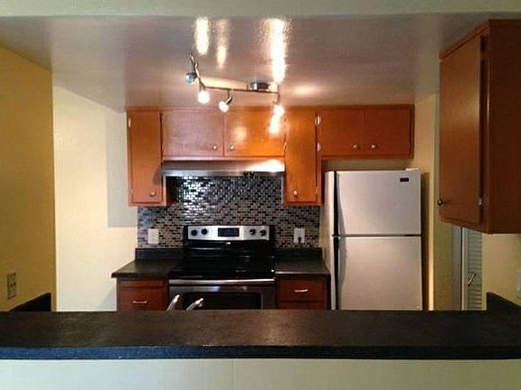 2nd image of 909 Fulton Ave APT 416