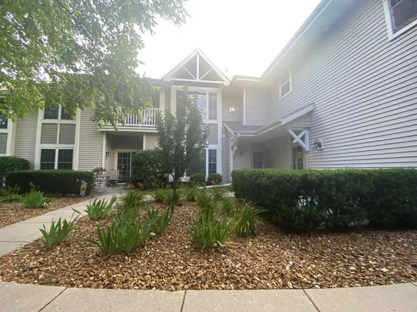 6240 Walnut LANE #31, Cudahy, WI 53110