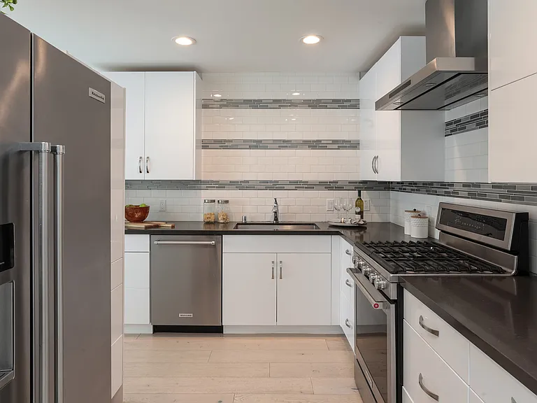 457 7th Ave — Photo 7