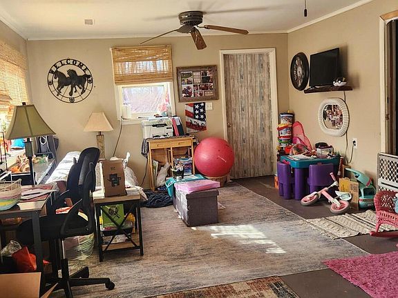 4th image of 4039 N Pleasant Rd