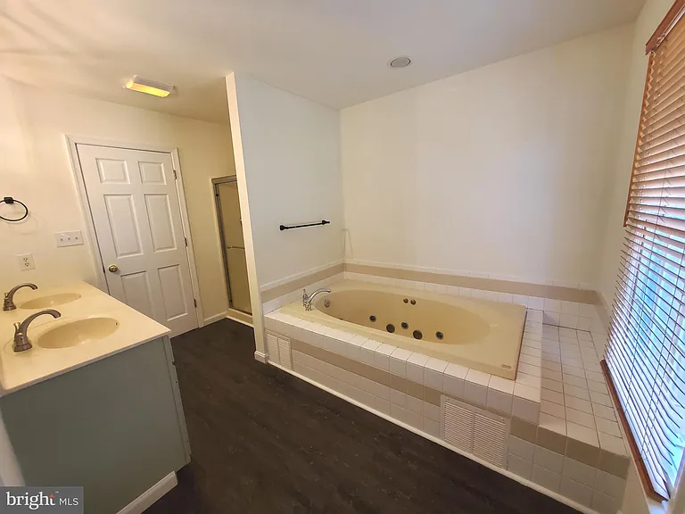 614 E Pebworth Rd — Photo 30