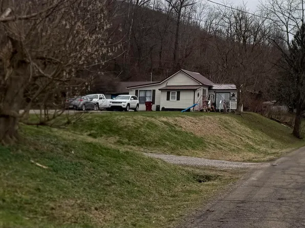 944 County Road 22, Ironton, OH 45638