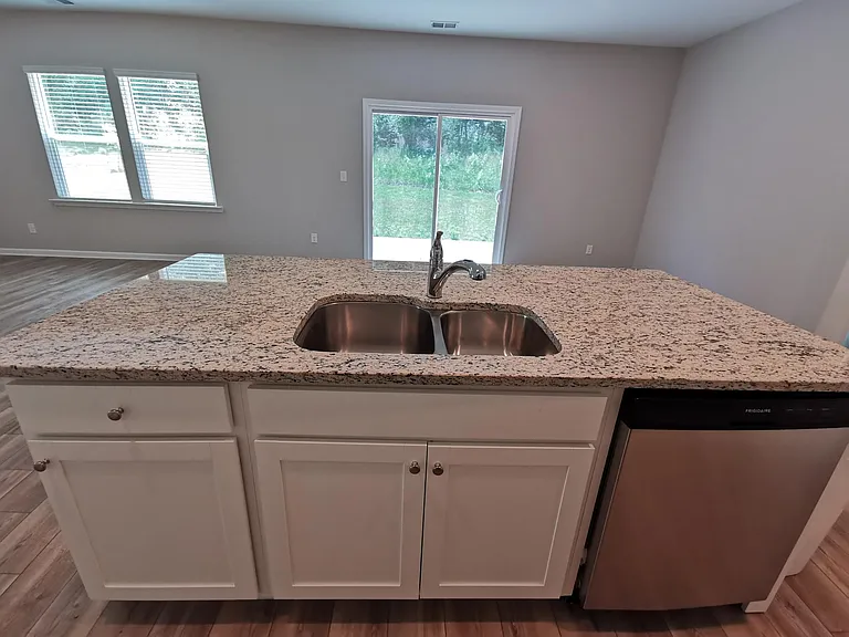 292 Golden Eagle Pkwy — Photo 10