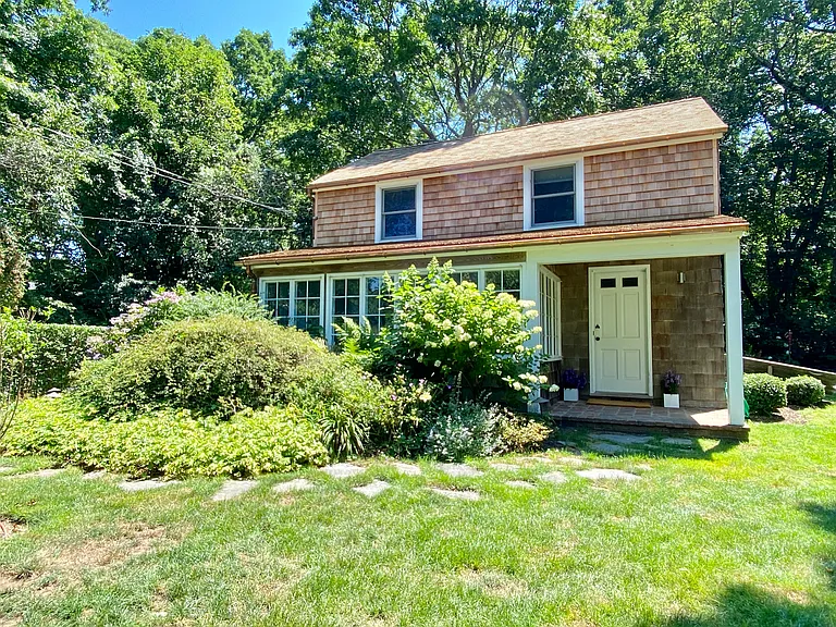 130 Accabonac Rd — Photo 4