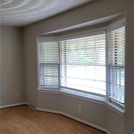 5th image of 541 Hartswood Ter