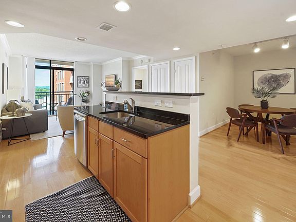 4th image of 1205 Garfield St #709
