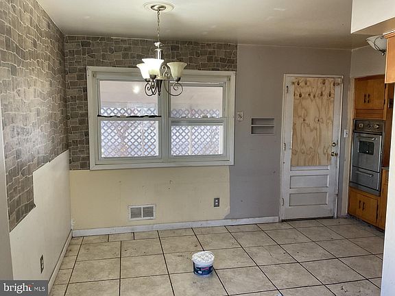 4th image of 127 Hollywood Dr