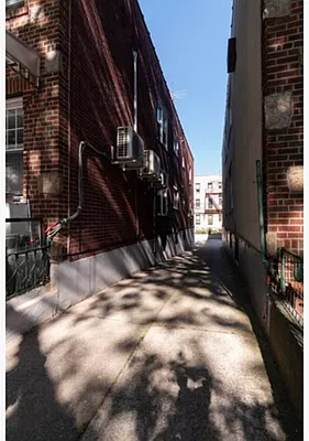 Rented by RealTegrity NY LLC | media 99