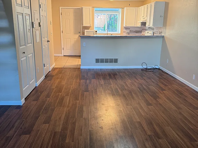 1181 S Zeno Way #D — Photo 3