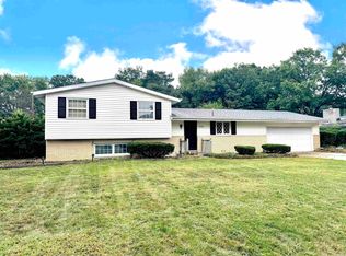 52882 Camellia Dr, South Bend, IN 46637