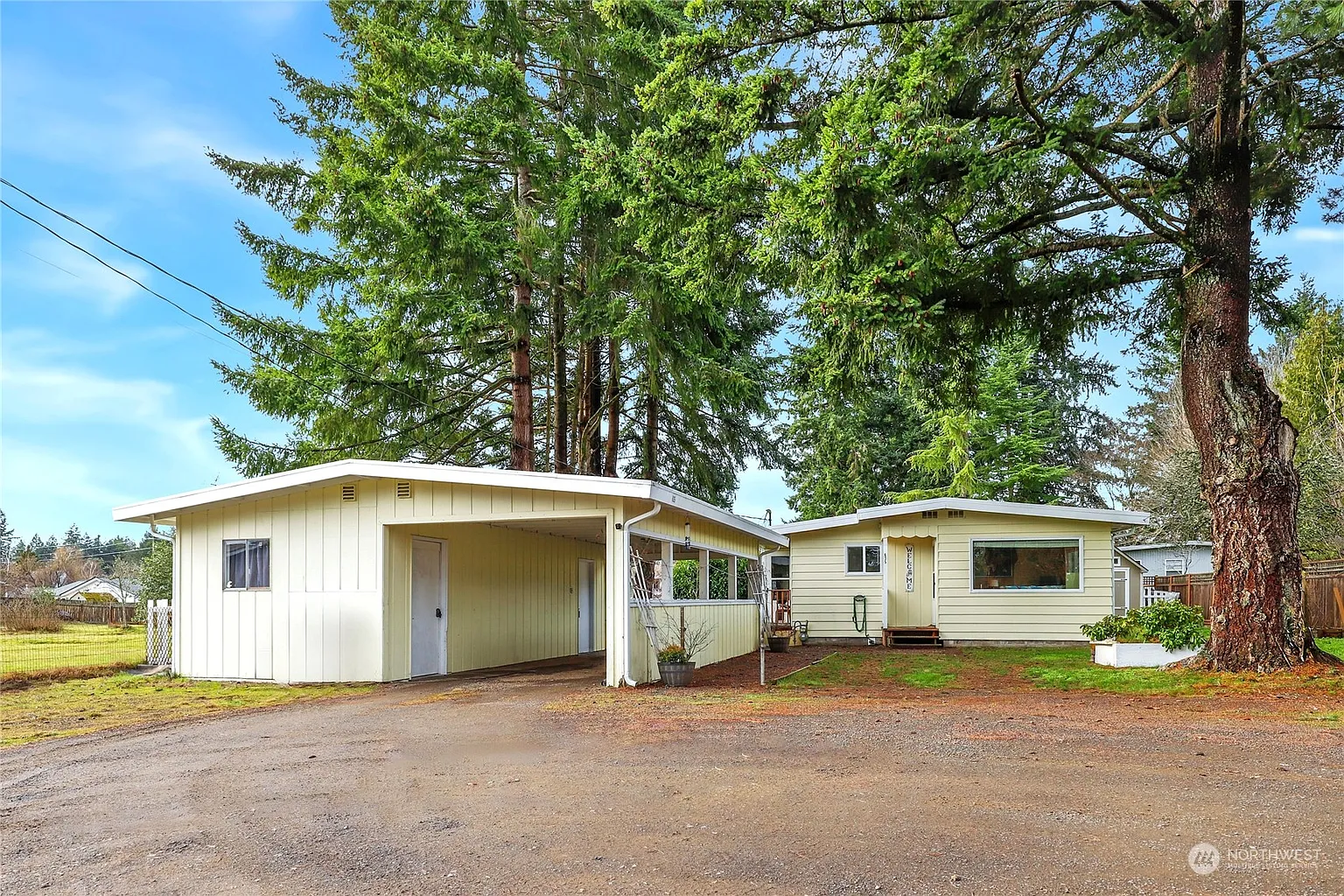 635 NE Riddell Road photo 1